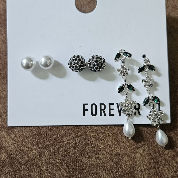 Forever 21 Dazzling Silver Bracelet - Picture 2 of 2
